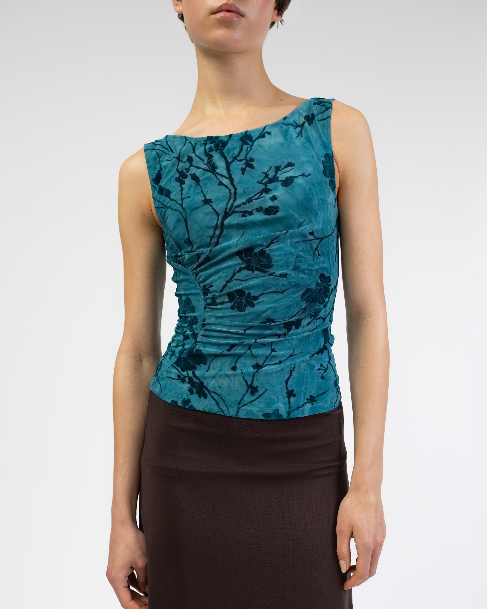 Boatneck Top mit Blumenprint aus Samt
