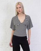 Gestreiftes T-Shirt mit Rückendetail