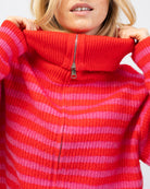 Gestreifte Strickjacke mit überlangem Kragen