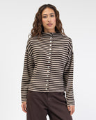 Gestreifte Strickjacke mit Stehkragen