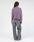 Gestreifte Strickjacke mit Stehkragen