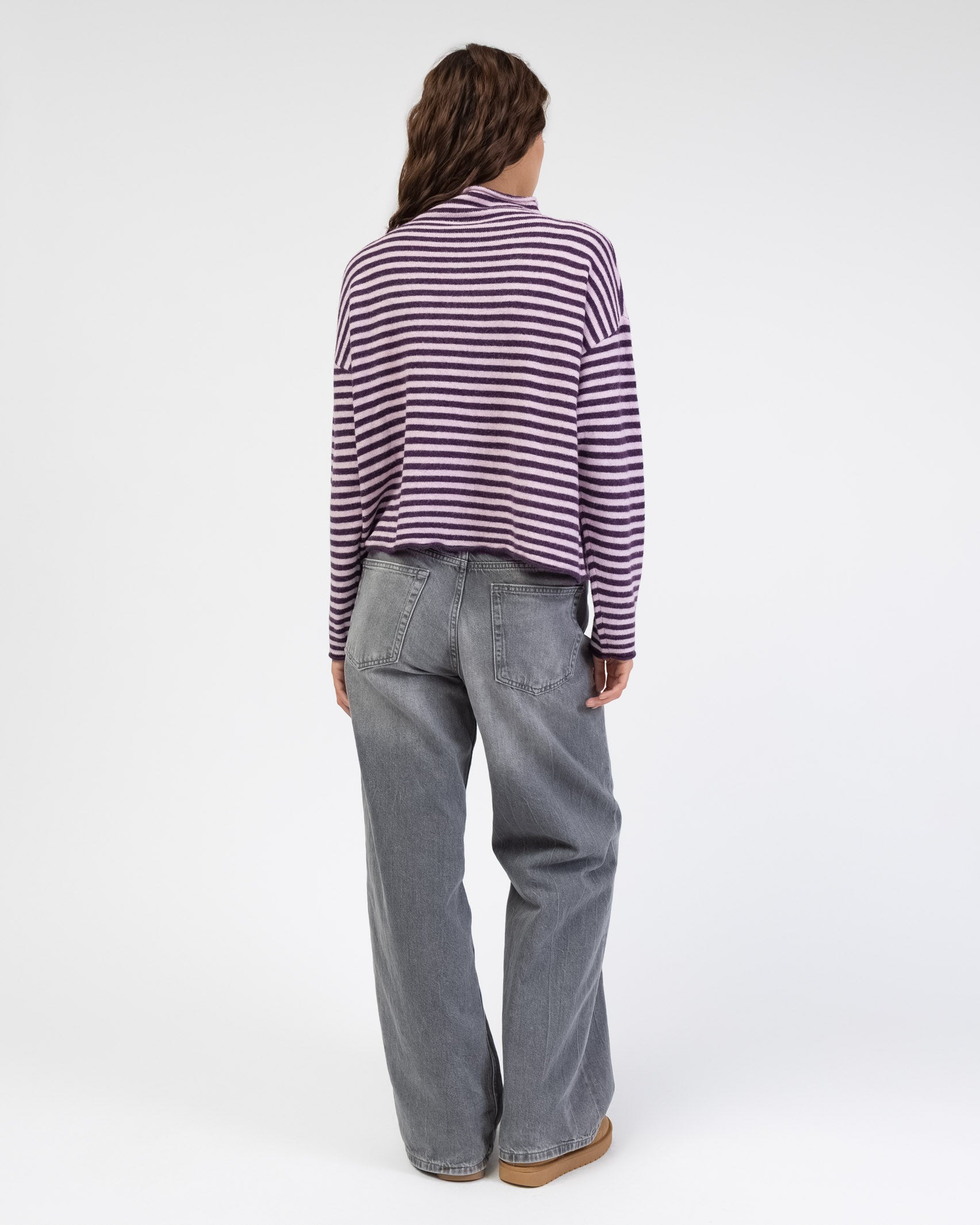 Gestreifte Strickjacke mit Stehkragen