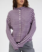 Gestreifte Strickjacke mit Stehkragen