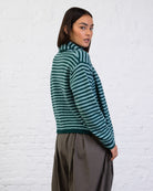Strickjacke mit schmalen Streifen