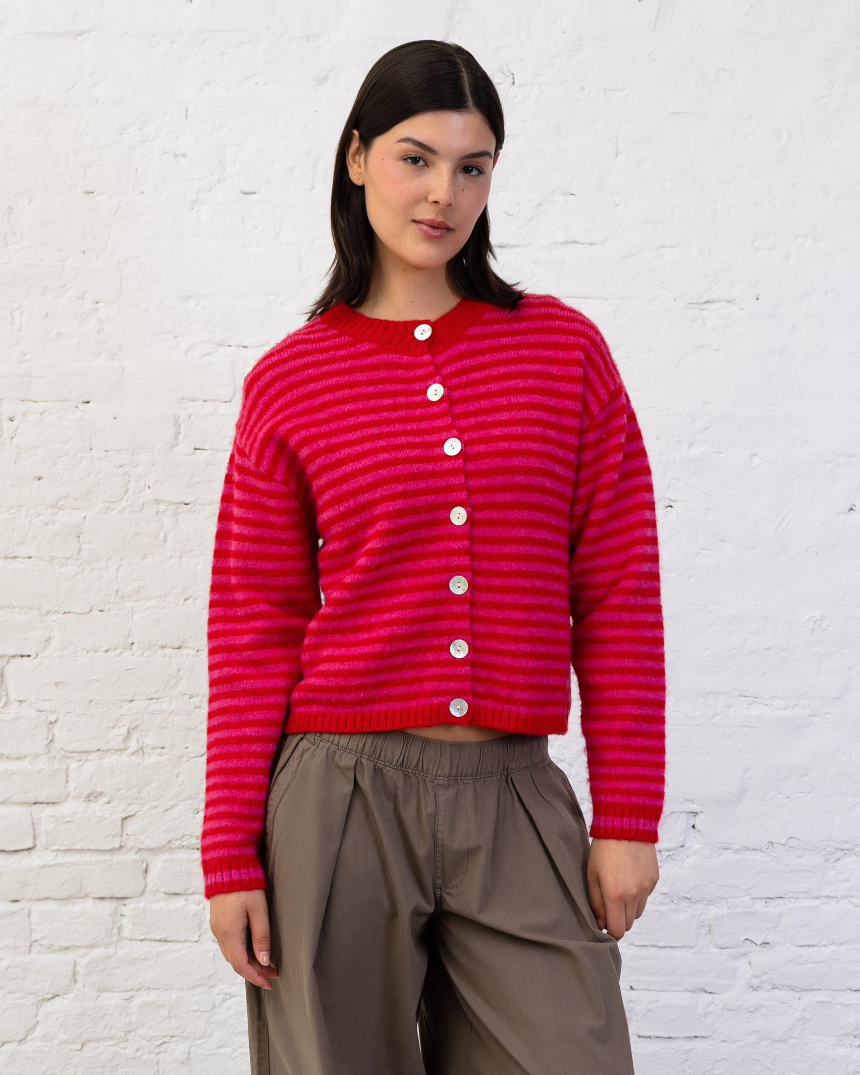 Strickjacke mit schmalen Streifen