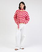 Gestreifte Strickjacke mit Rundhalsausschnitt