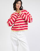 Gestreifte Strickjacke mit Rundhalsausschnitt