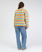 Teddyjacke in Regenbogenfarben