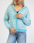 Gestreifte Strickjacke mit Kapuze