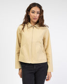 Jacke mit Ösen am Kragen