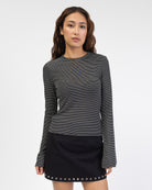 Gestreiftes Langarmshirt mit Trompetenärmeln
