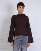 Pullover mit asymmetrischem Umschlagkragen