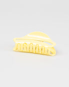 Organisch geformter Haarclip in Gelb