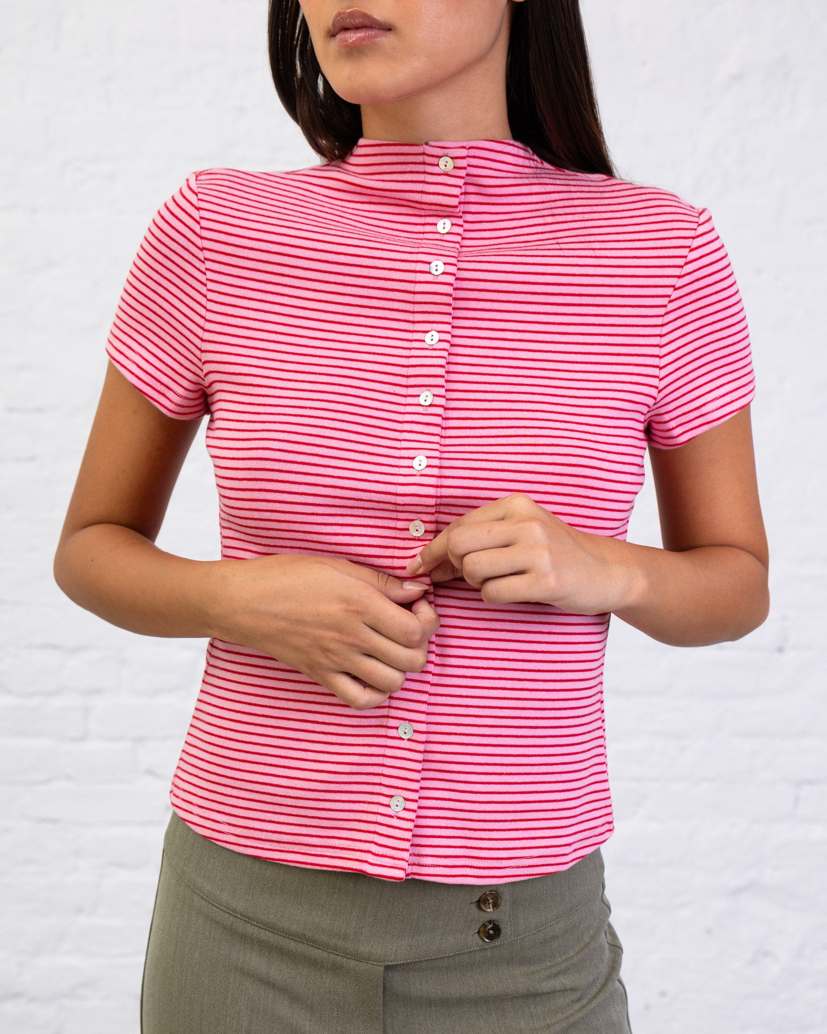 Gestreiftes Kurzarmshirt mit Knöpfen
