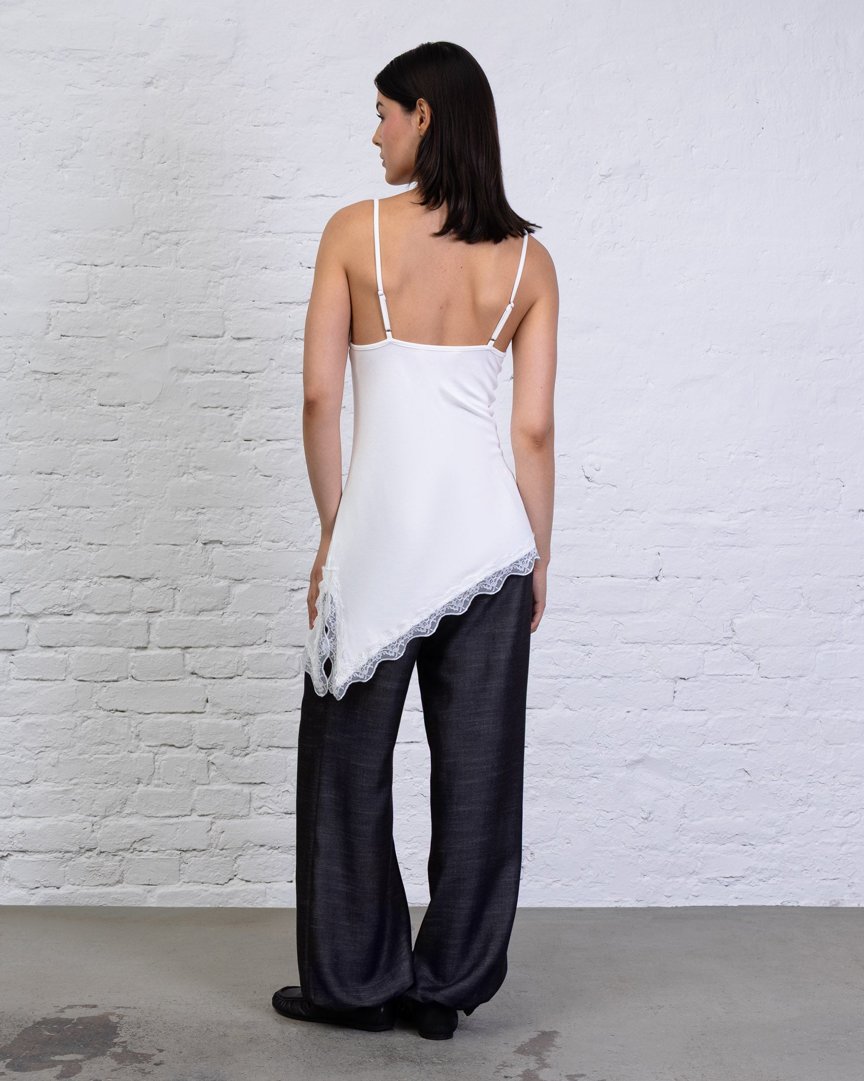 Asymmetrisches Top mit Spitze
