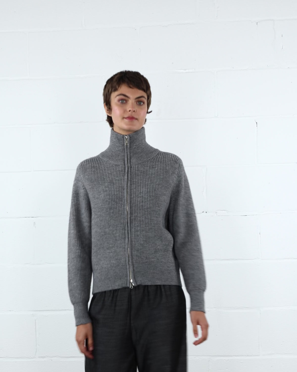 Strukturierte Strickjacke mit Doppel-Reißverschluss