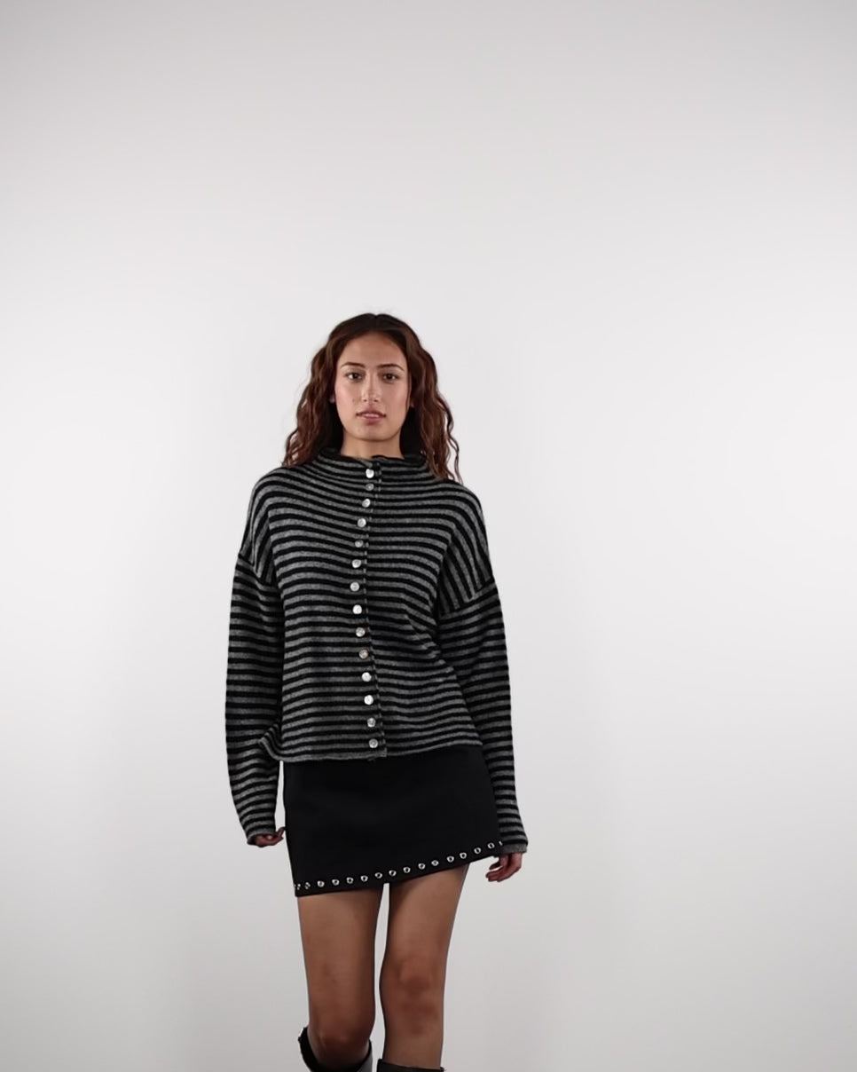 Gestreifte Strickjacke mit Stehkragen