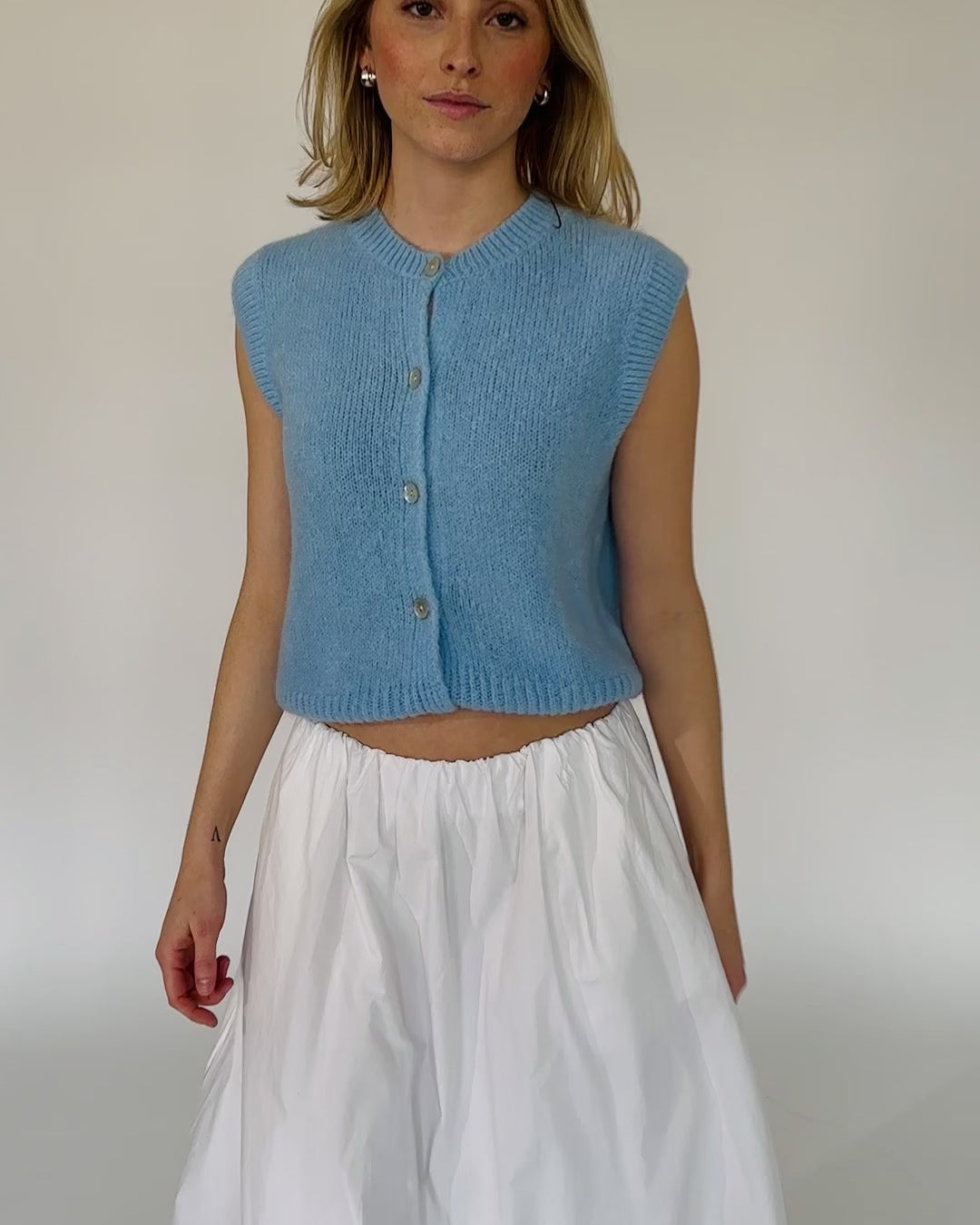 Weiche lockere Strickweste blau