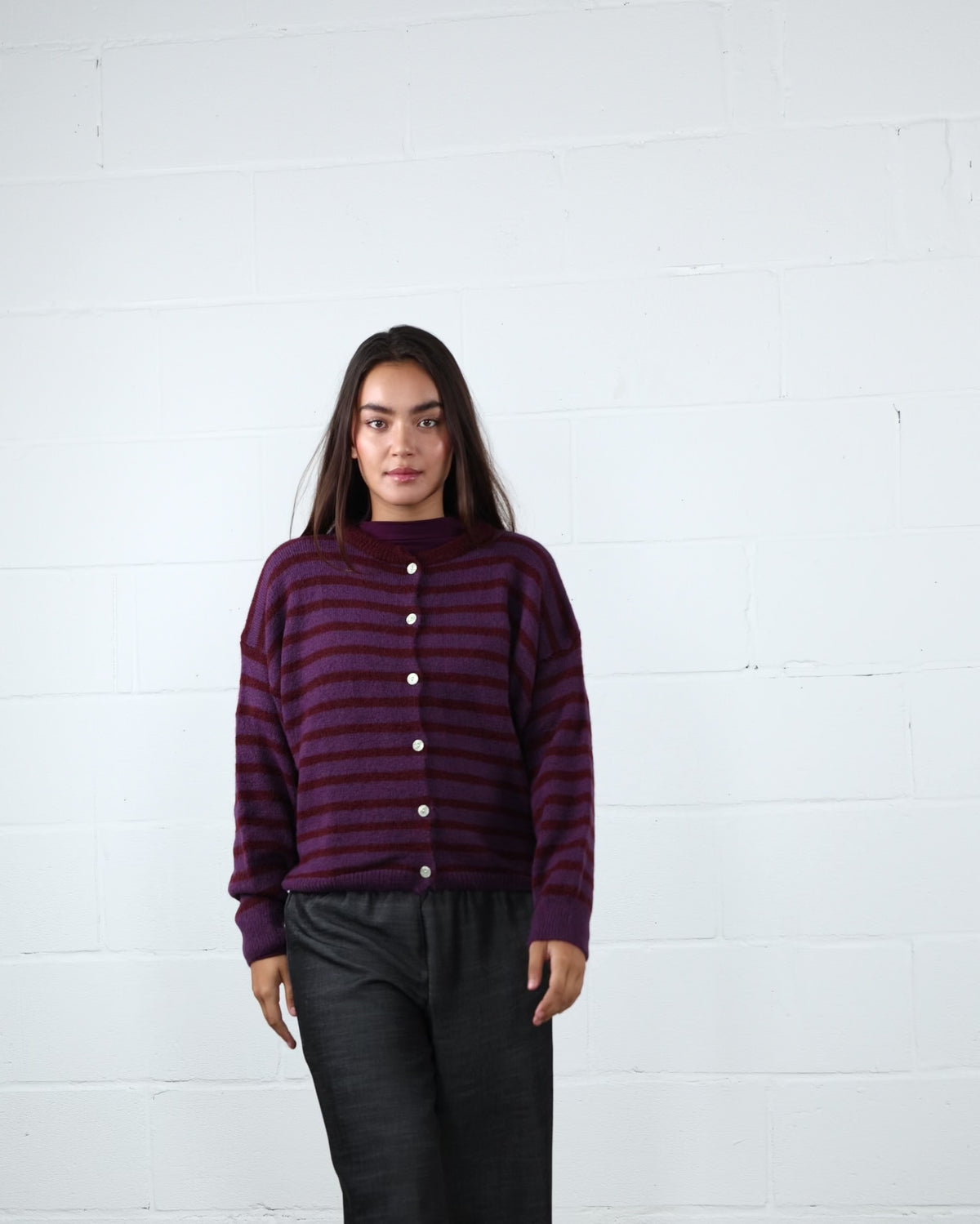Weiche gestreifte Strickjacke