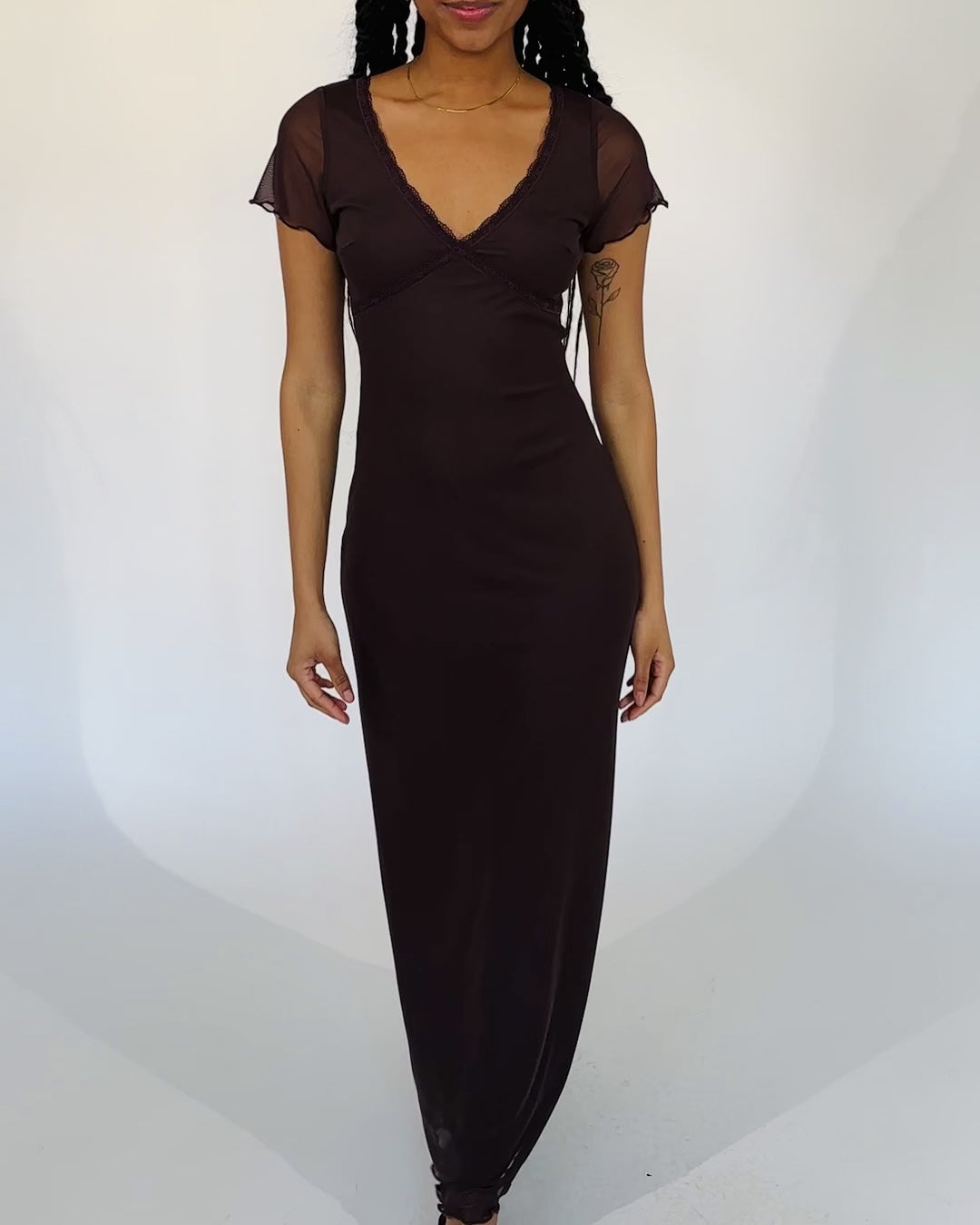 Mesh-Maxikleid mit Spitzendetails braun