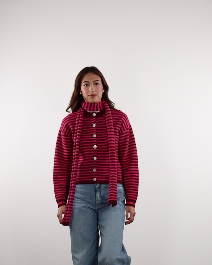 Strickjacke mit schmalen Streifen