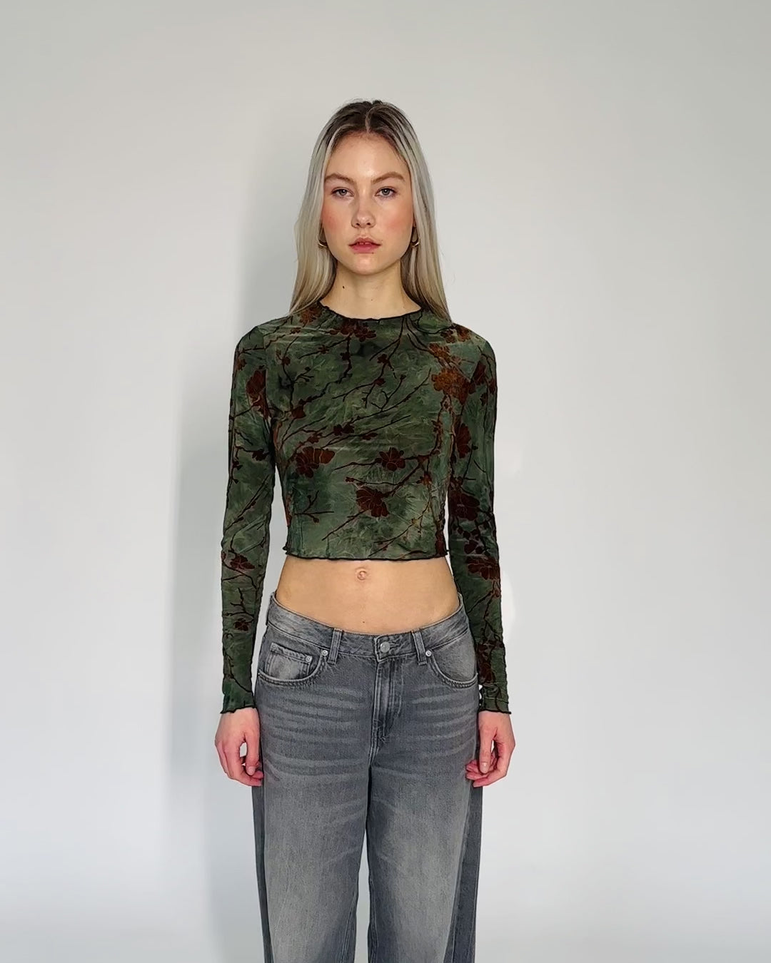 Langarmshirt aus Blumenprint mit Samt