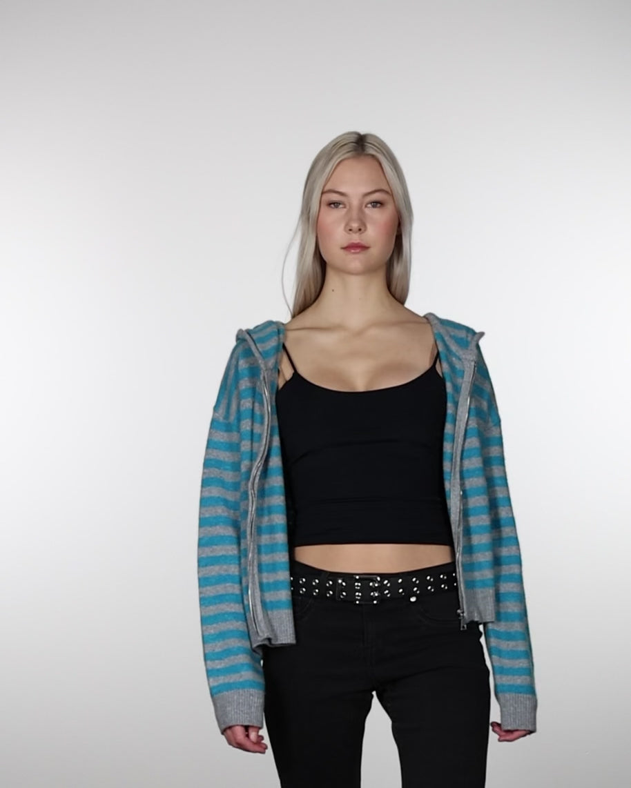 Gestreifte Strickjacke mit Kapuze