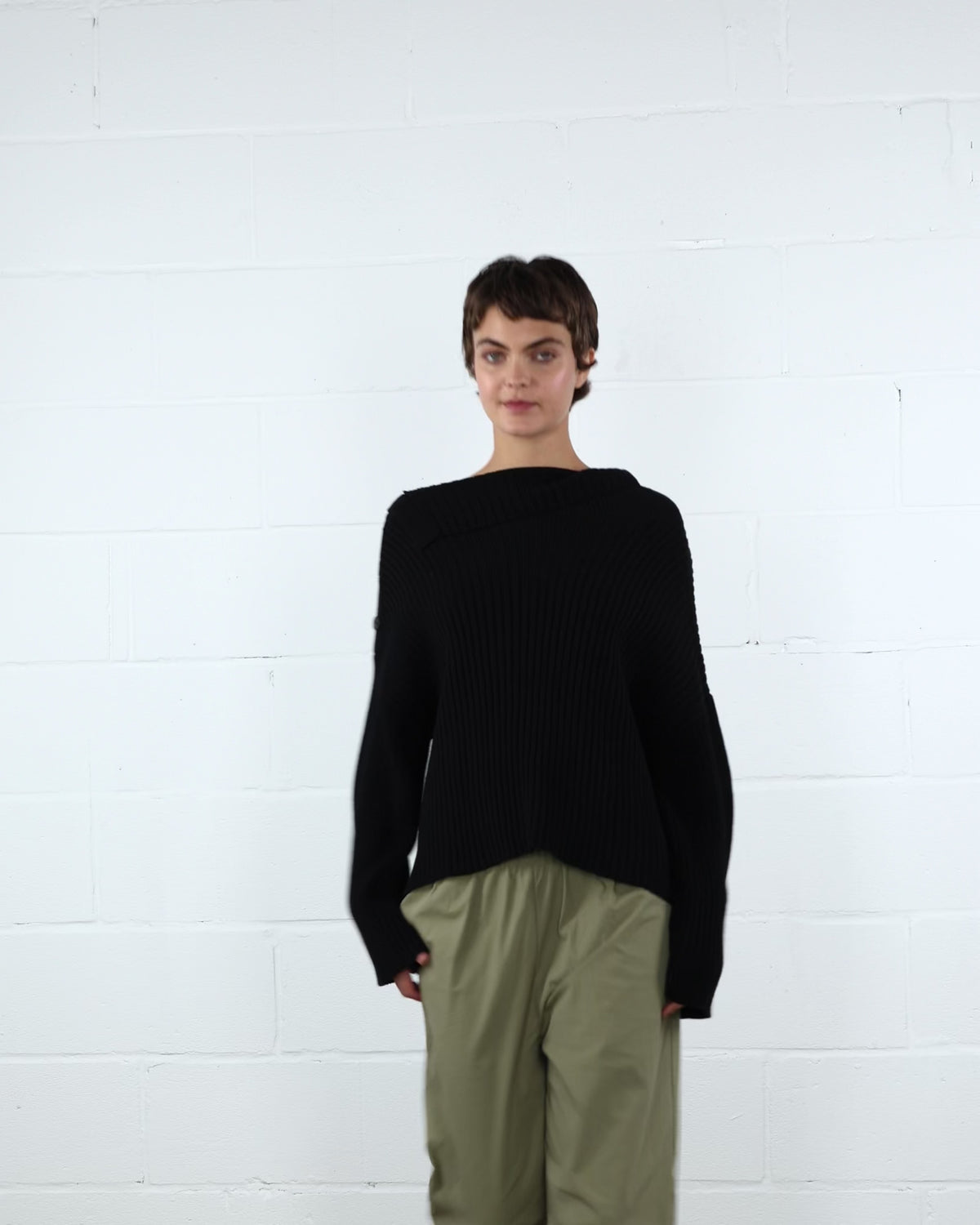 Pullover mit asymmetrischem Umschlagkragen