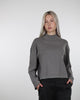 Weicher Pullover mit Stehkragen im Laufen