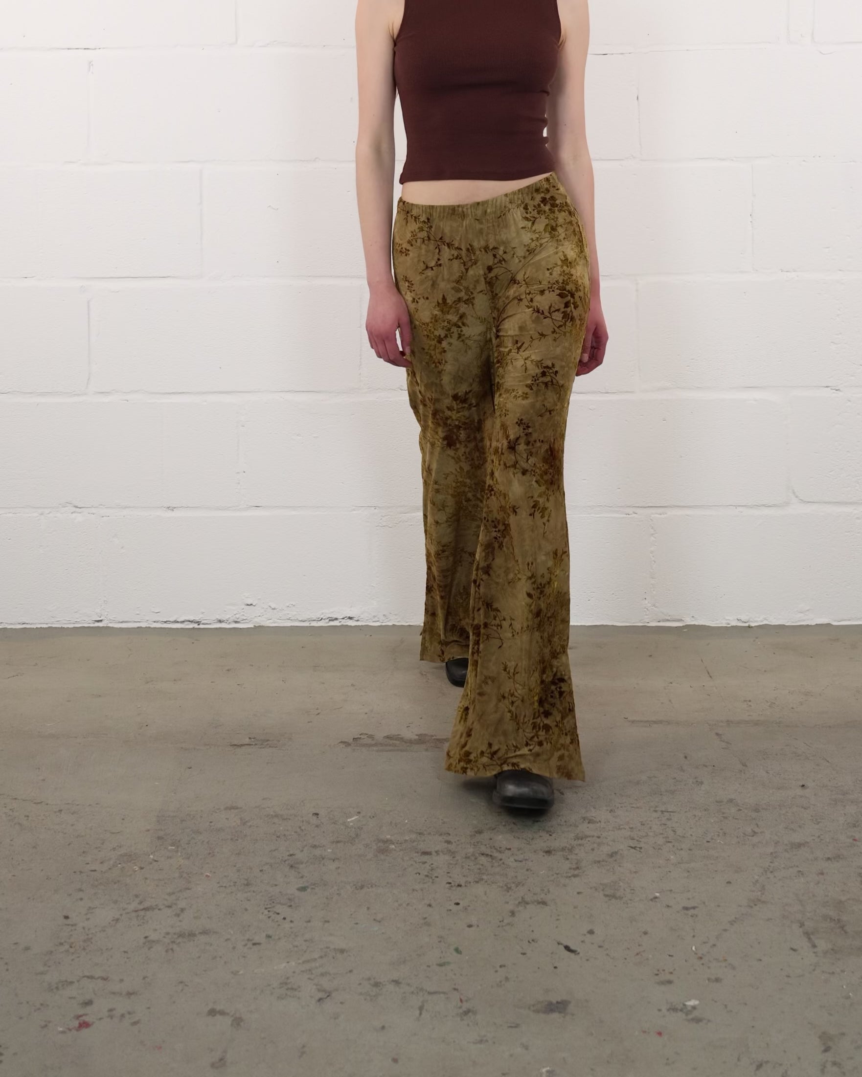 Hose mit floralem Print aus Samt