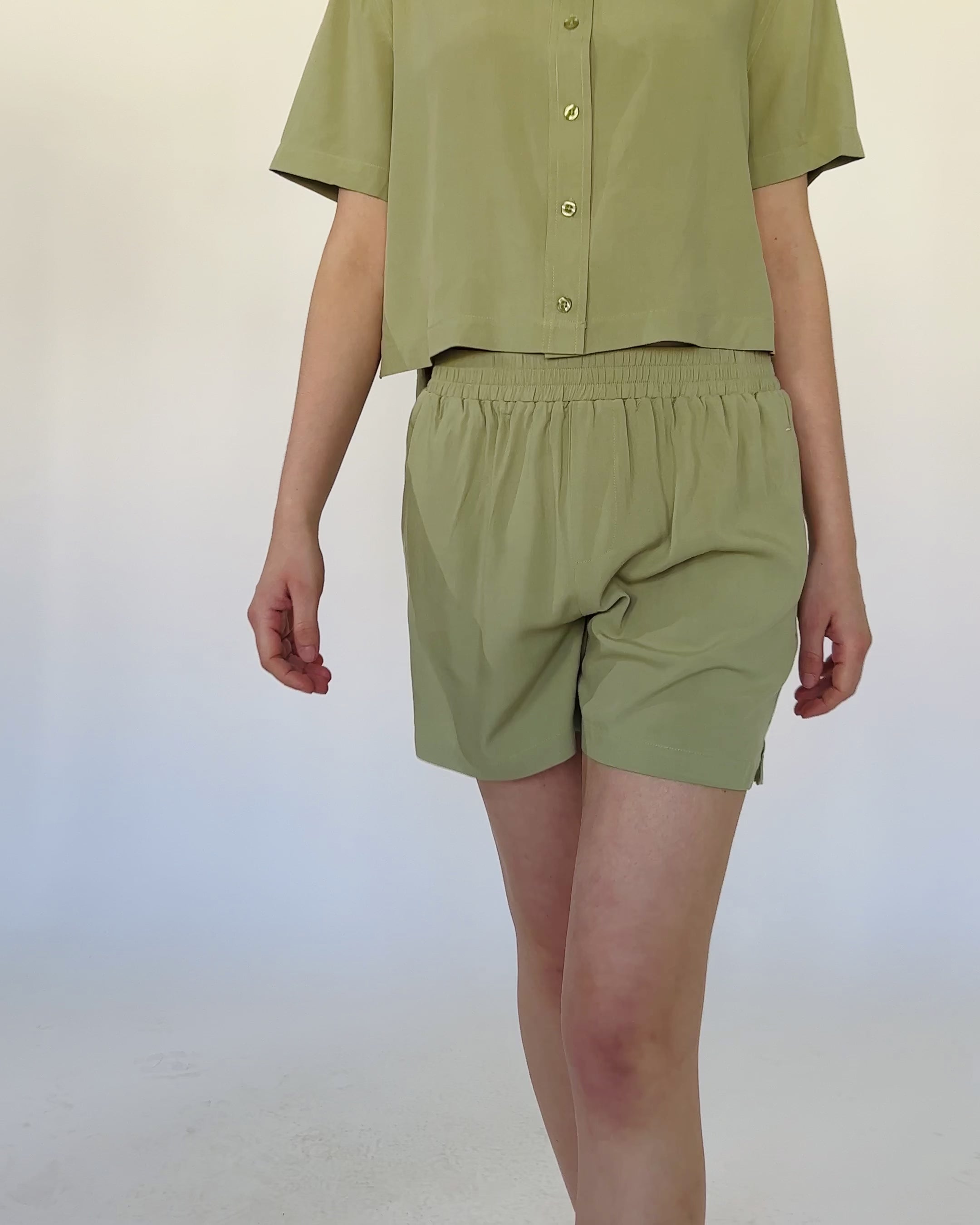 Schlichte Shorts aus Viskose in grün