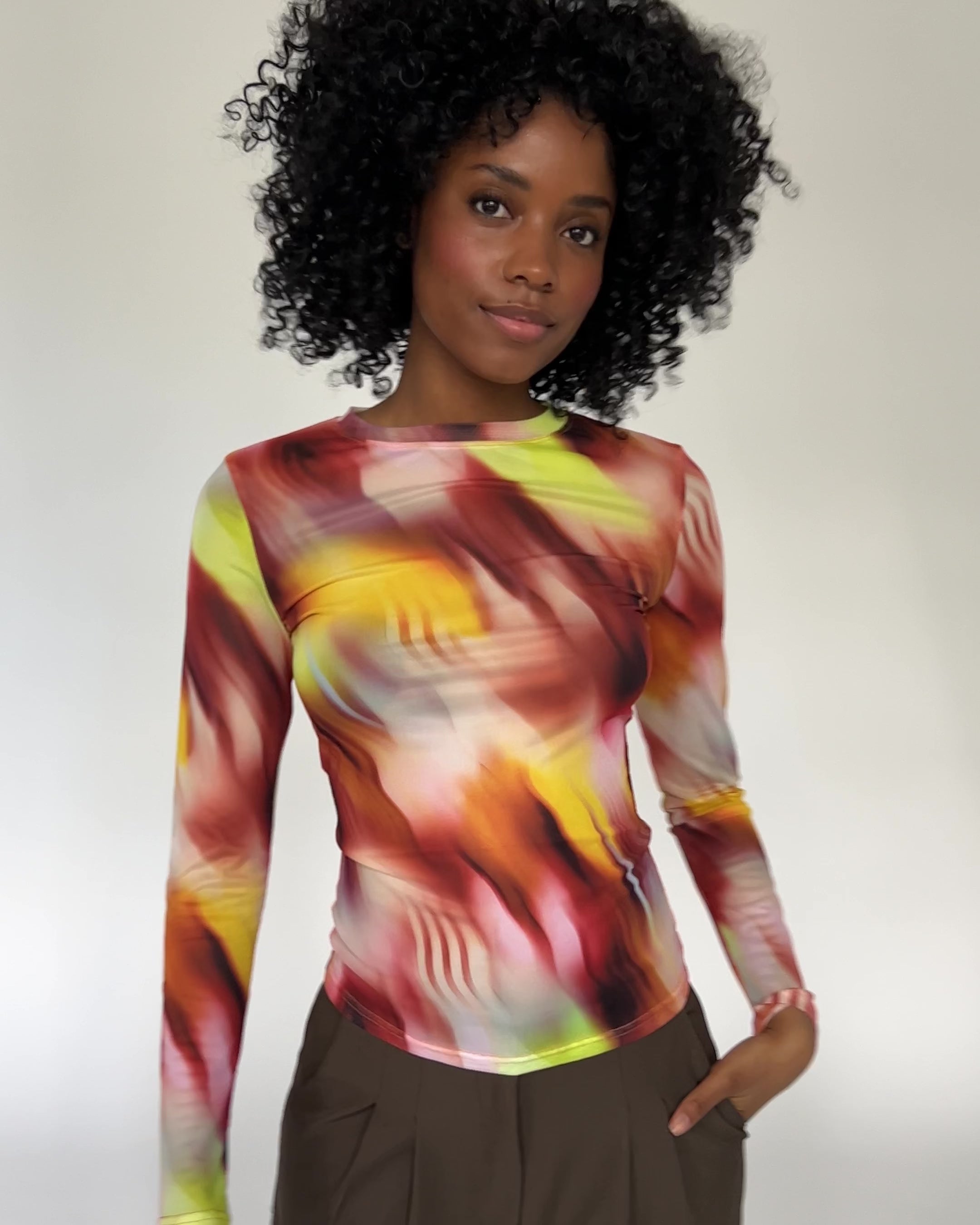 Langarm Mesh Shirt mit mehrfarbigem Muster