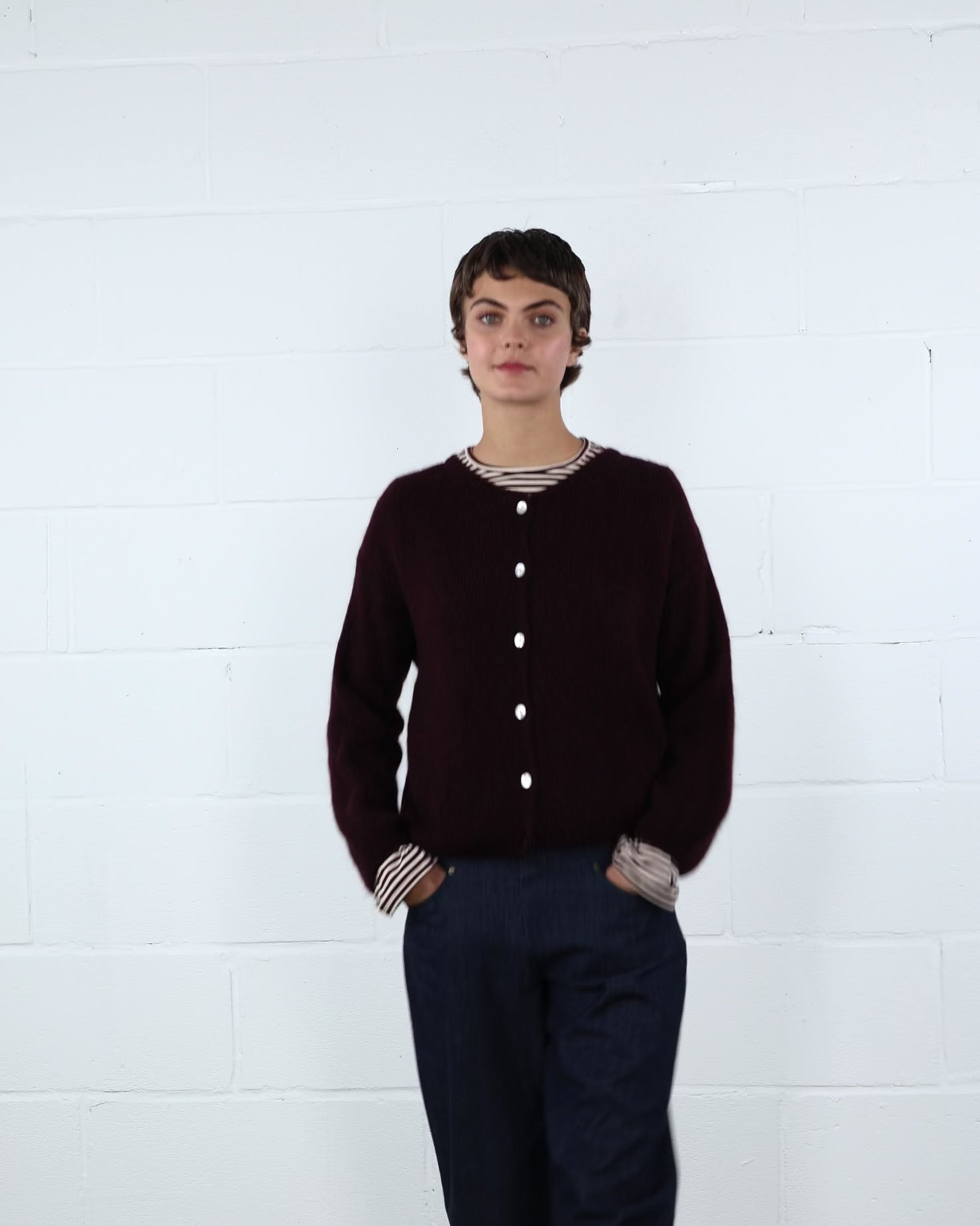 Weiche einfarbige Strickjacke