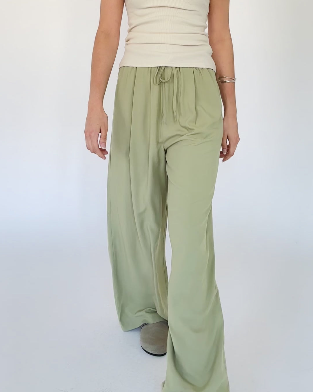 High Waist Stoffhose aus Viskose grün