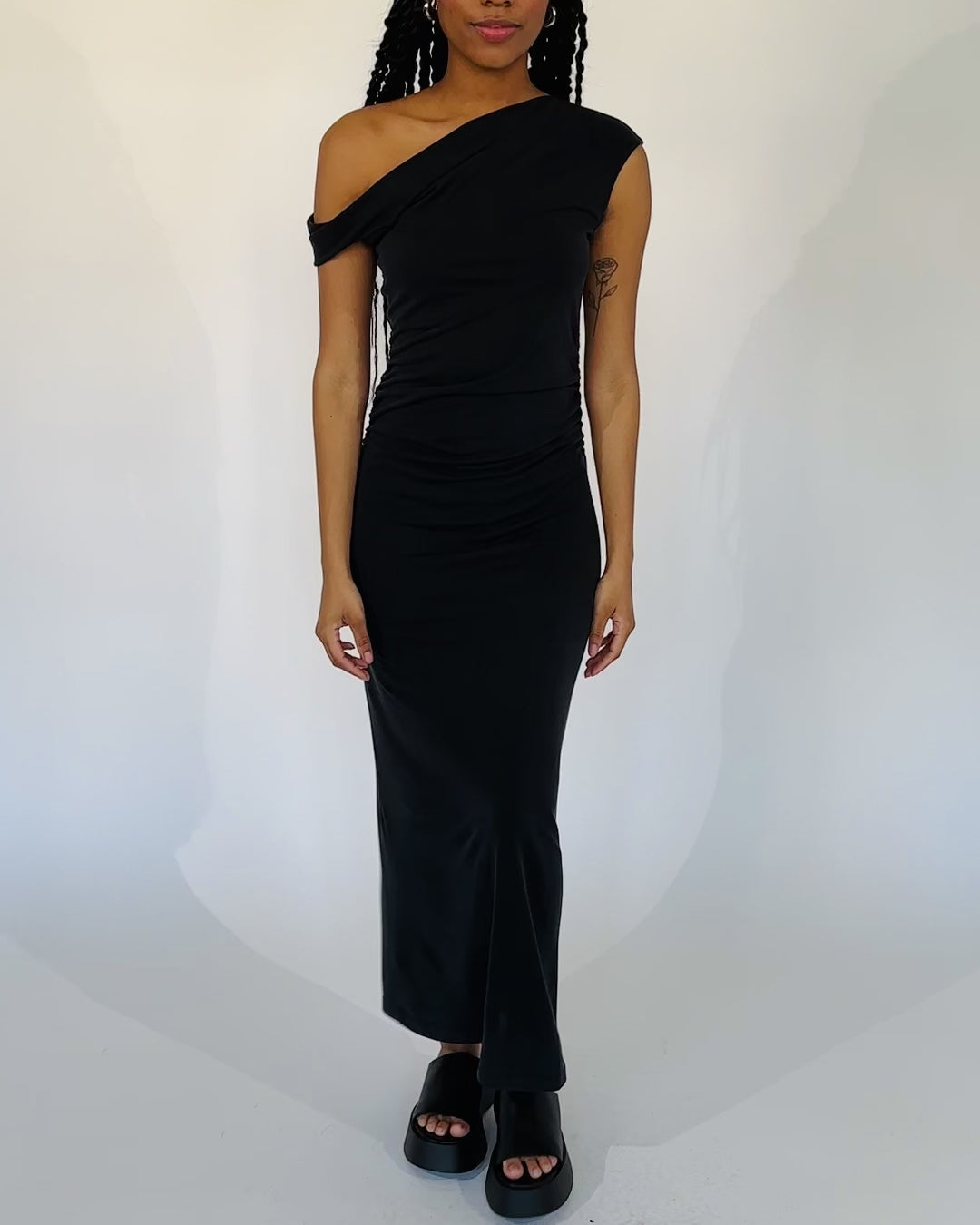 Weiches asymmetrisches Maxikleid