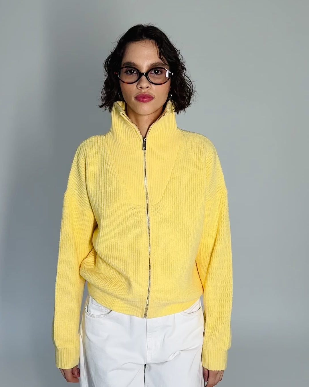 Strickjacke mit hohem Kragen