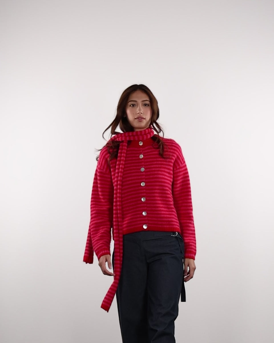 Strickjacke mit schmalen Streifen