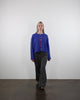 Weiche lockere Strickjacke im Laufen