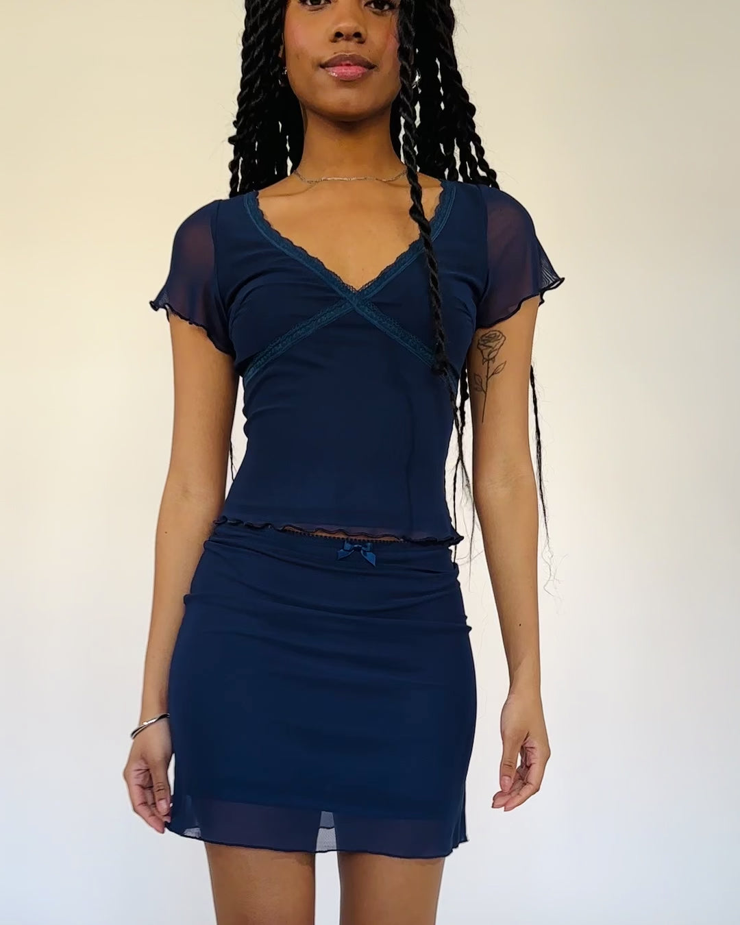 Mesh-Shirt mit Spitzendetails blau