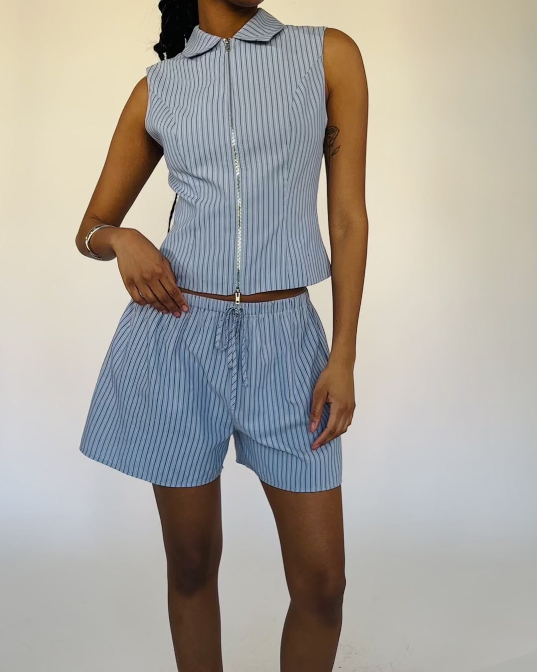 Gestreifte Shorts mit Bindebändern