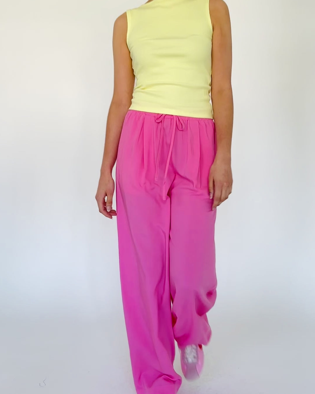 High Waist Stoffhose aus Viskose pink