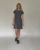 Gestreiftes Basic T-Shirt Kleid in Bewegung