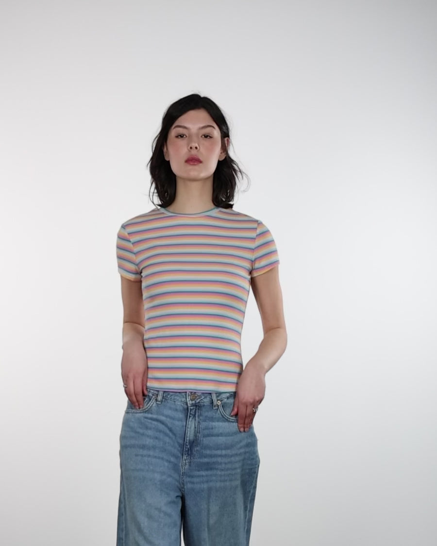 T-Shirt in Regenbogenfarben