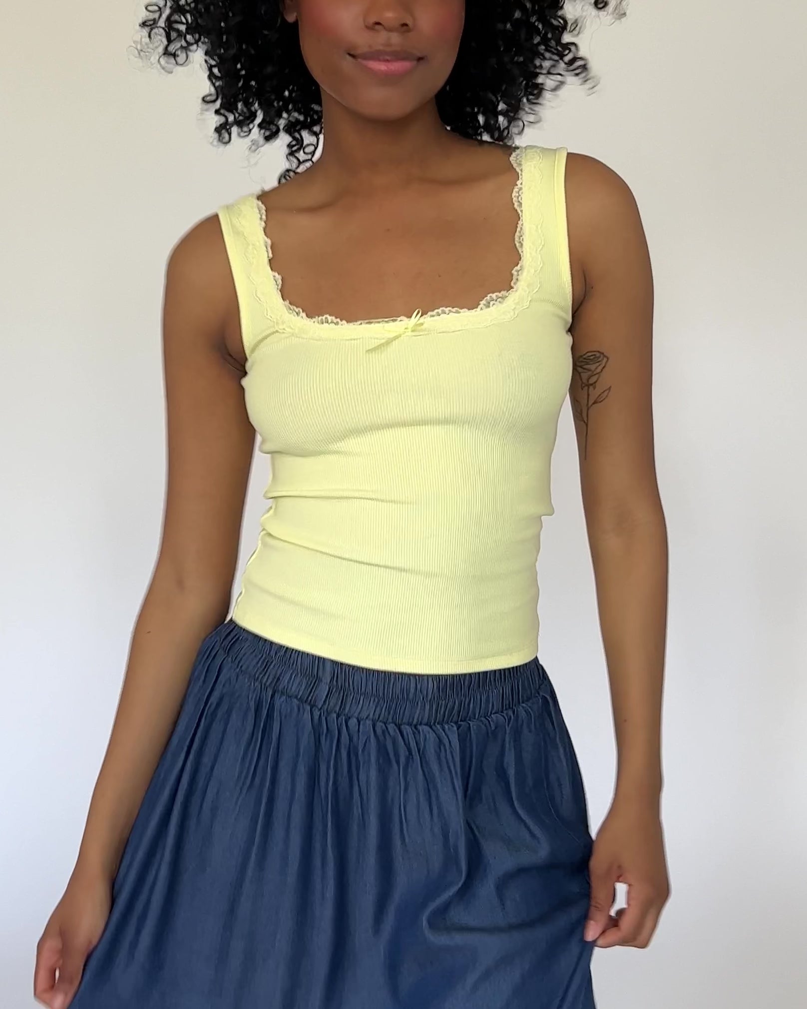 Tanktop mit Spitzendetails