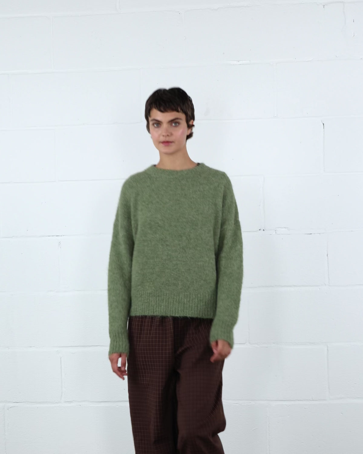 Weicher einfarbiger Pullover