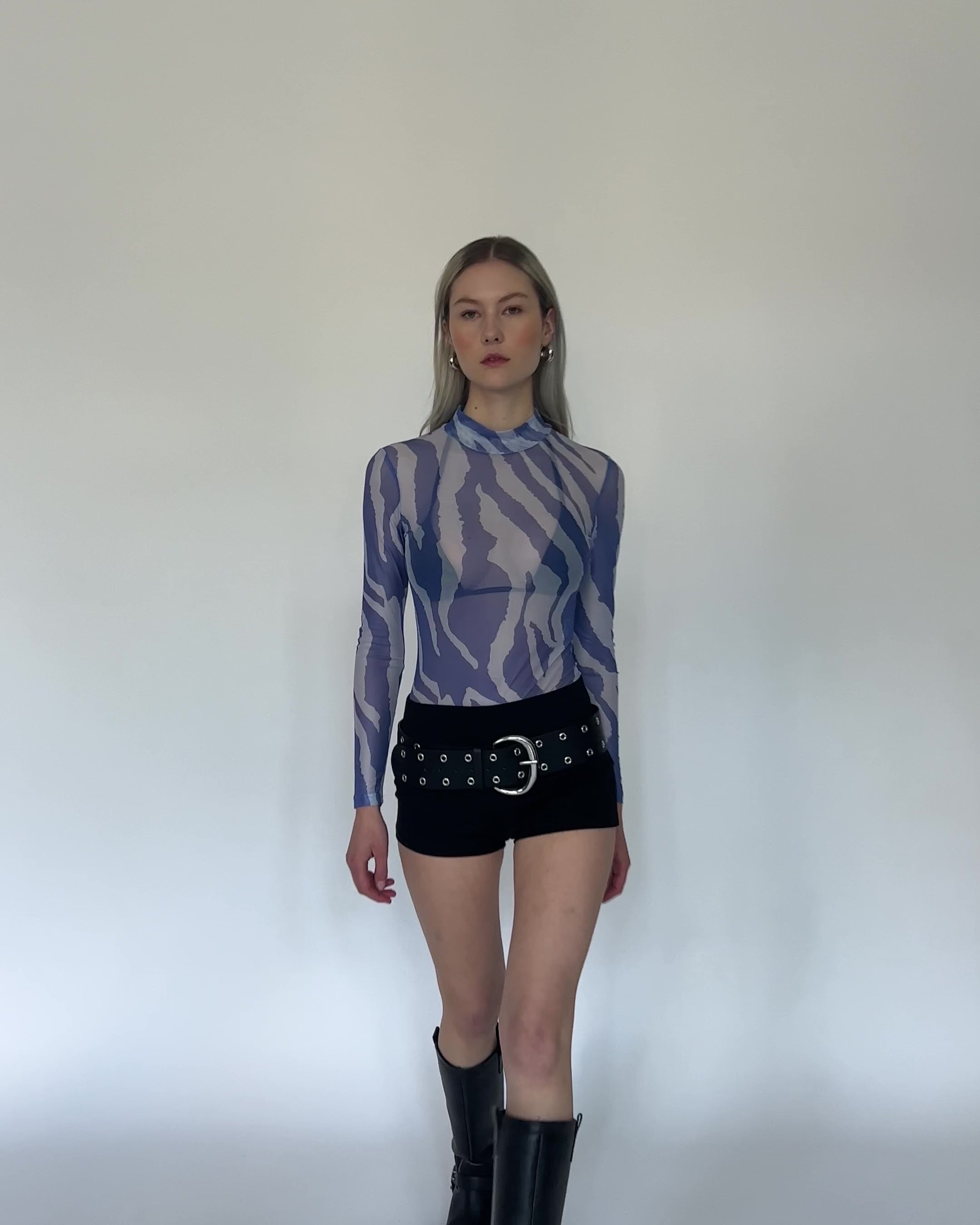 Body mit gecracktem Muster