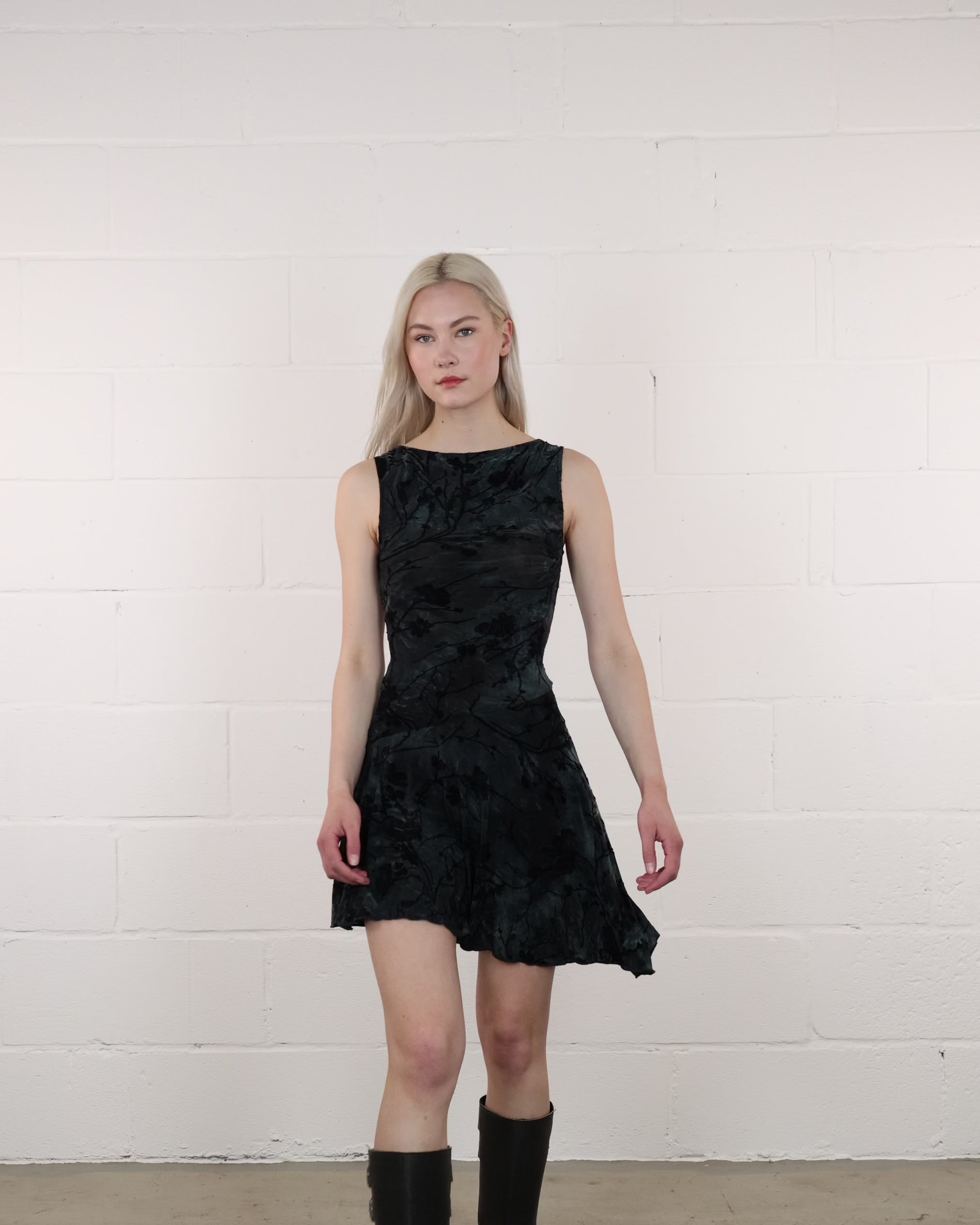 Minikleid mit Blumenprint aus Samt