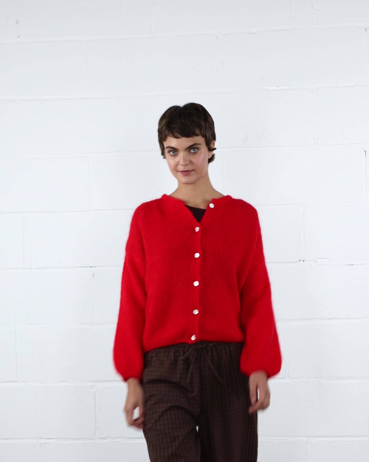 Weiche einfarbige Strickjacke