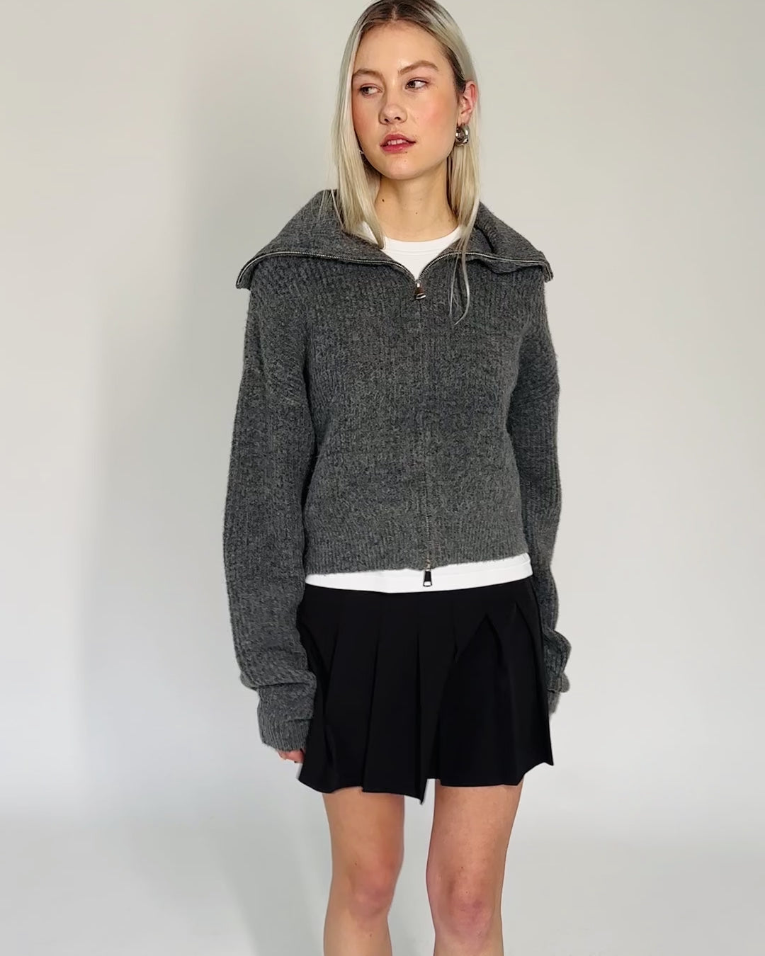 Strickjacke mit überlangem Kragen